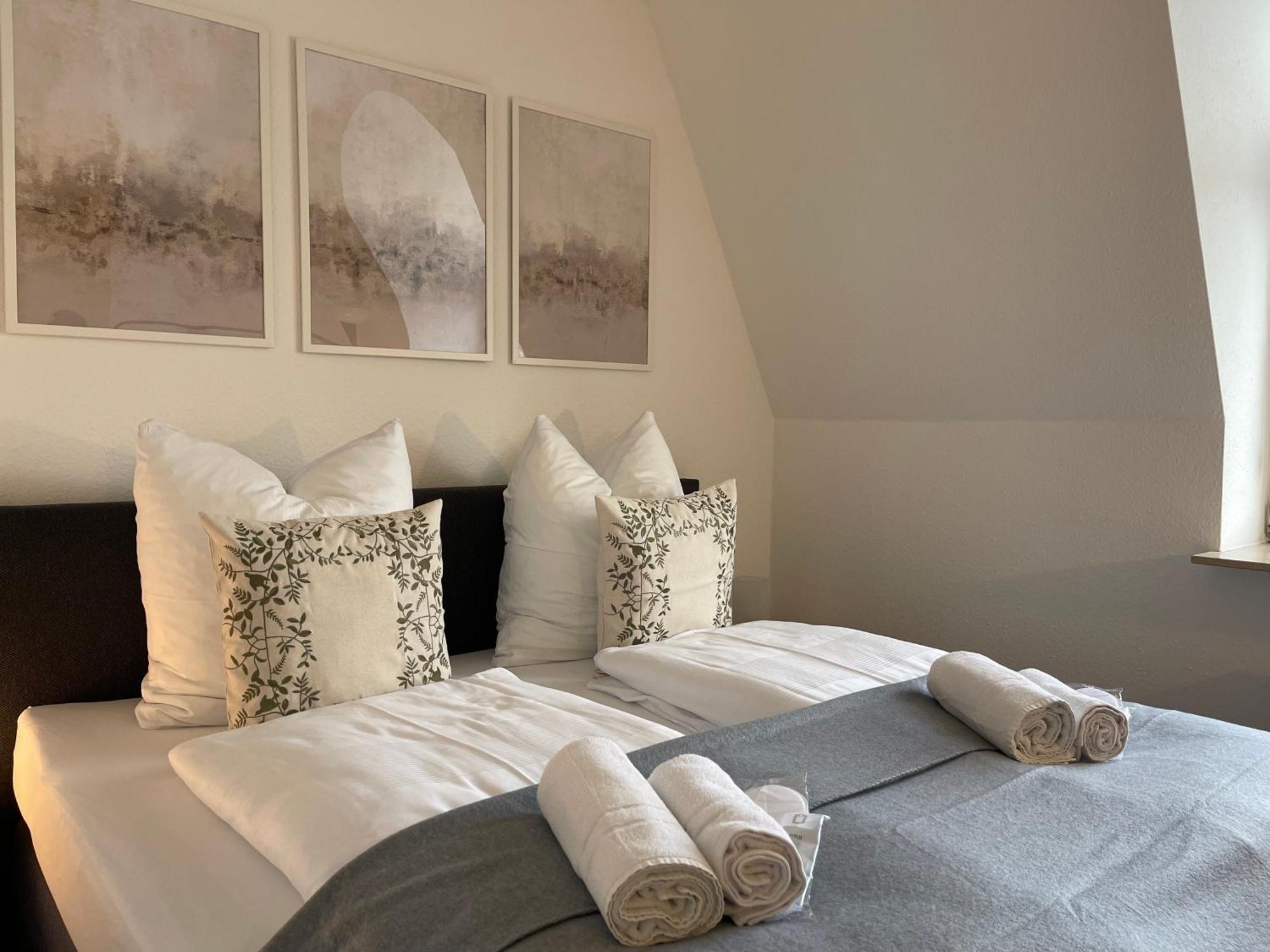 Raha Apartments - Modernes Studio-Apartment - Hbf - Gratis Parkplatz Erfurt Exteriör bild