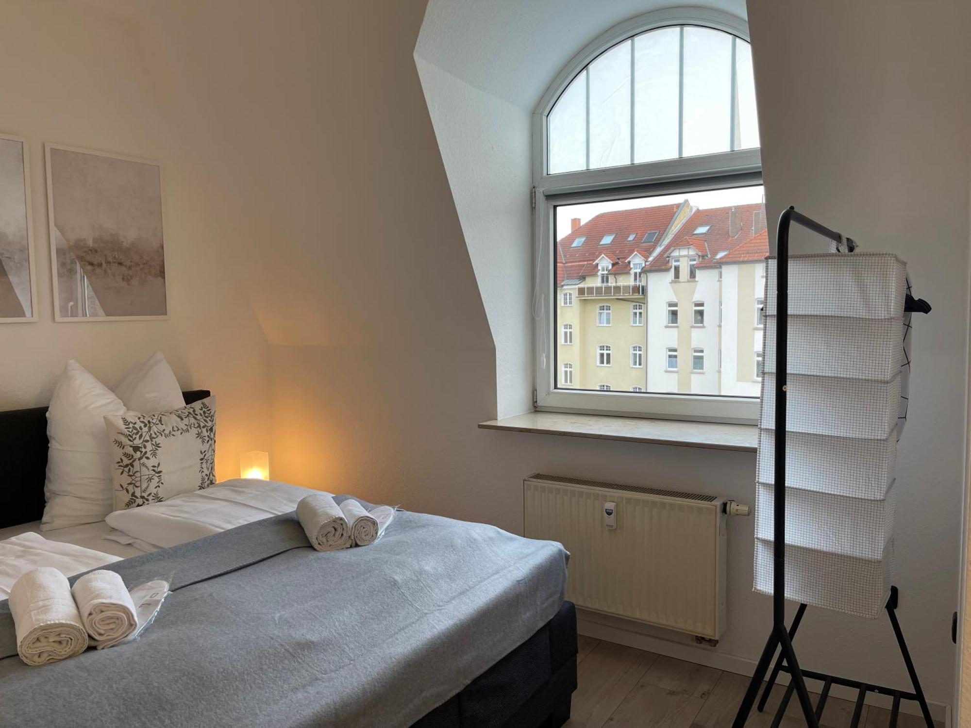 Raha Apartments - Modernes Studio-Apartment - Hbf - Gratis Parkplatz Erfurt Exteriör bild