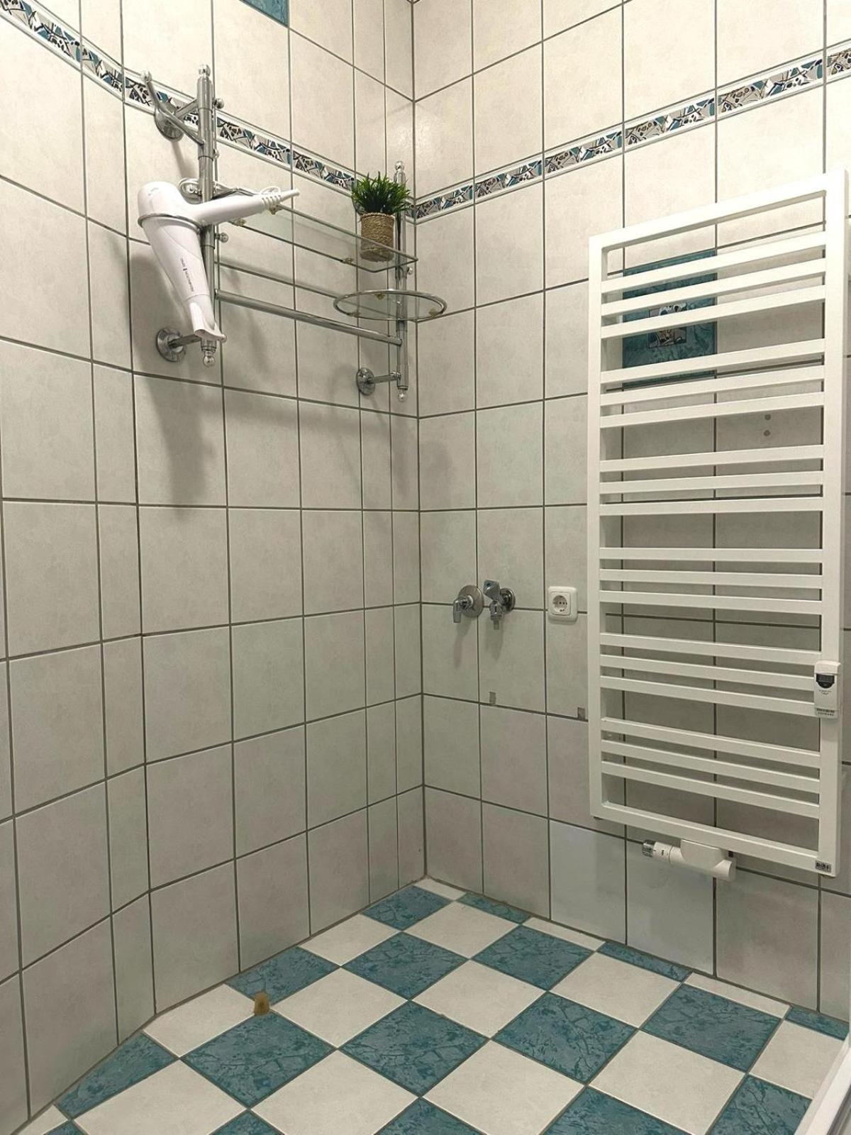 Raha Apartments - Modernes Studio-Apartment - Hbf - Gratis Parkplatz Erfurt Exteriör bild