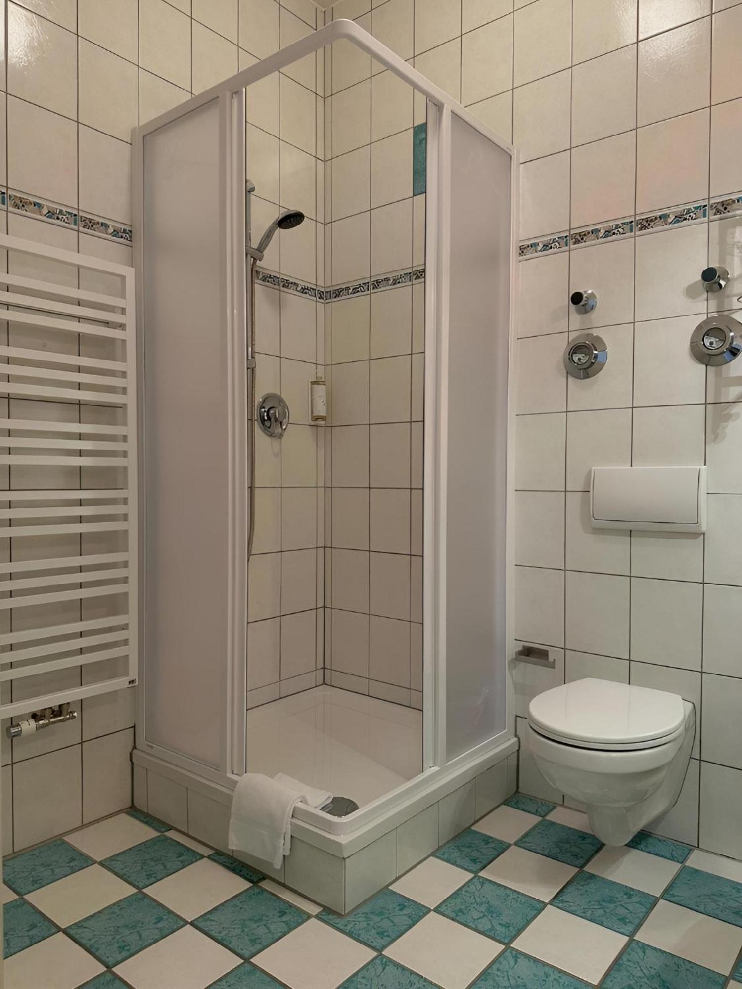 Raha Apartments - Modernes Studio-Apartment - Hbf - Gratis Parkplatz Erfurt Exteriör bild