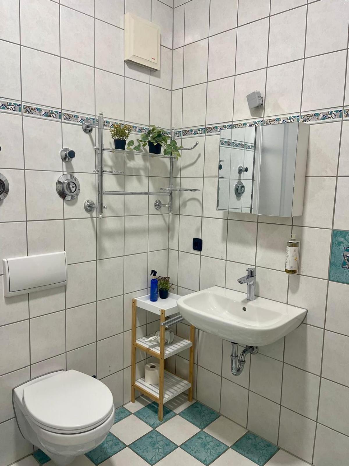 Raha Apartments - Modernes Studio-Apartment - Hbf - Gratis Parkplatz Erfurt Exteriör bild