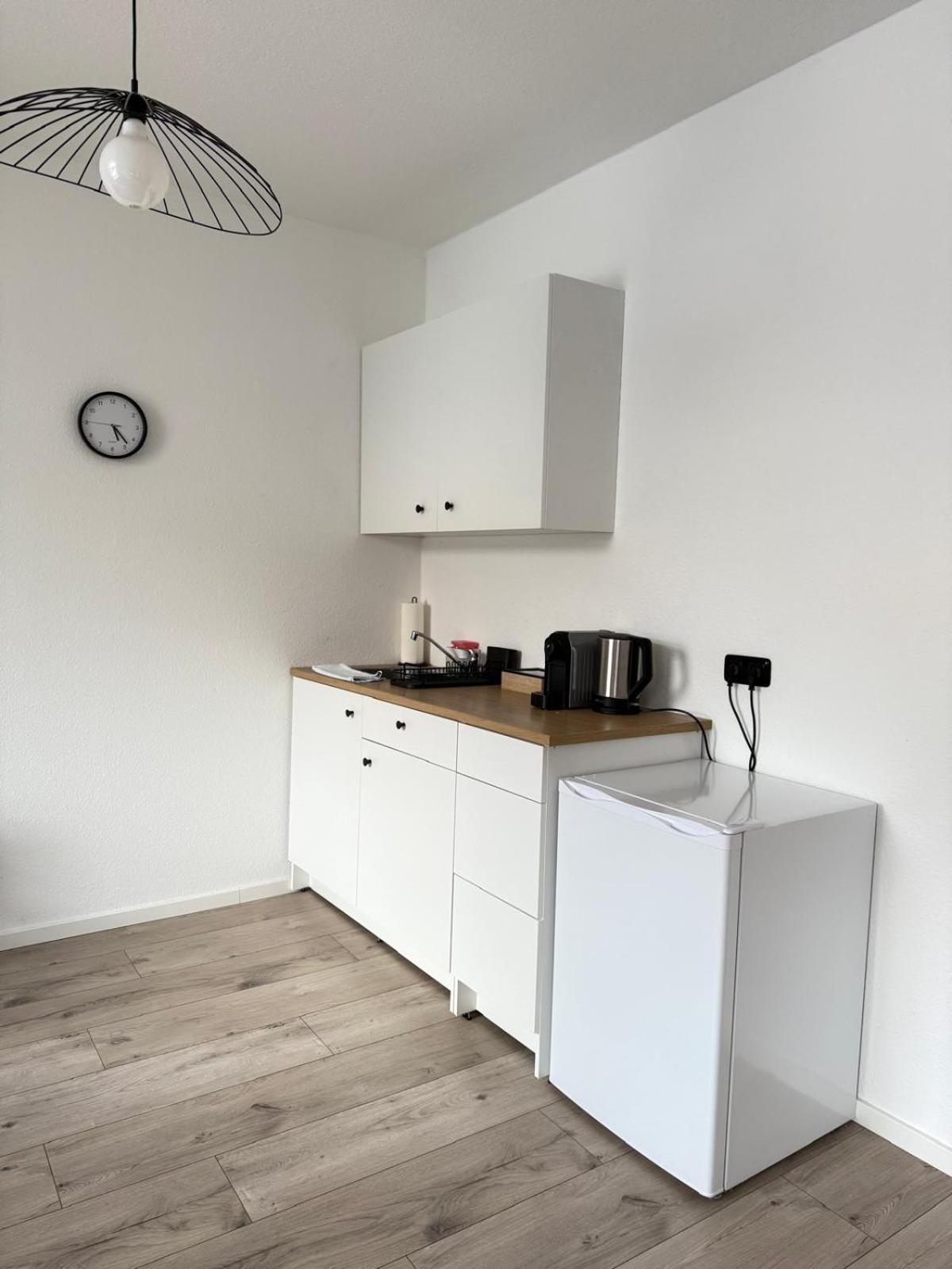 Raha Apartments - Modernes Studio-Apartment - Hbf - Gratis Parkplatz Erfurt Exteriör bild