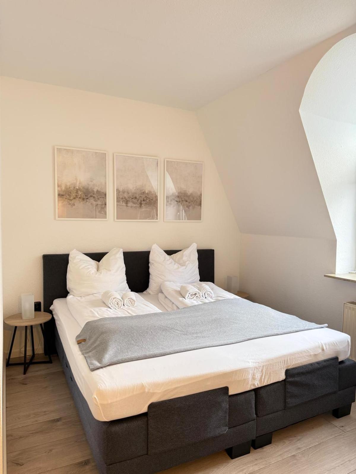Raha Apartments - Modernes Studio-Apartment - Hbf - Gratis Parkplatz Erfurt Exteriör bild