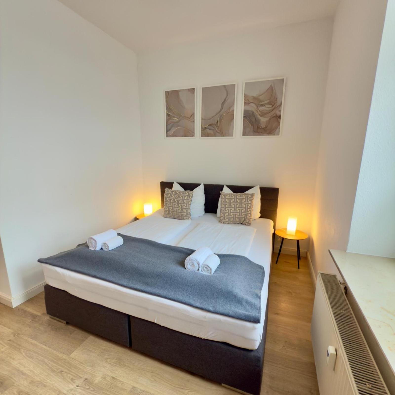 Raha Apartments - Modernes Studio-Apartment - Hbf - Gratis Parkplatz Erfurt Exteriör bild