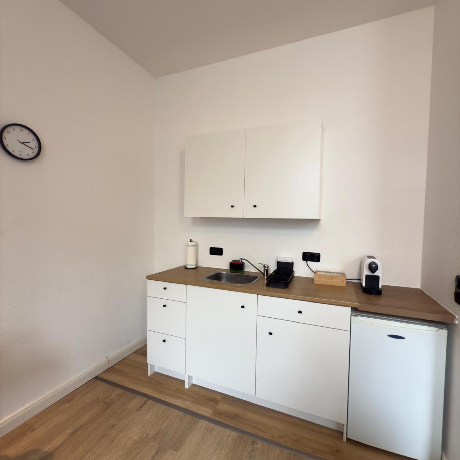 Raha Apartments - Modernes Studio-Apartment - Hbf - Gratis Parkplatz Erfurt Exteriör bild