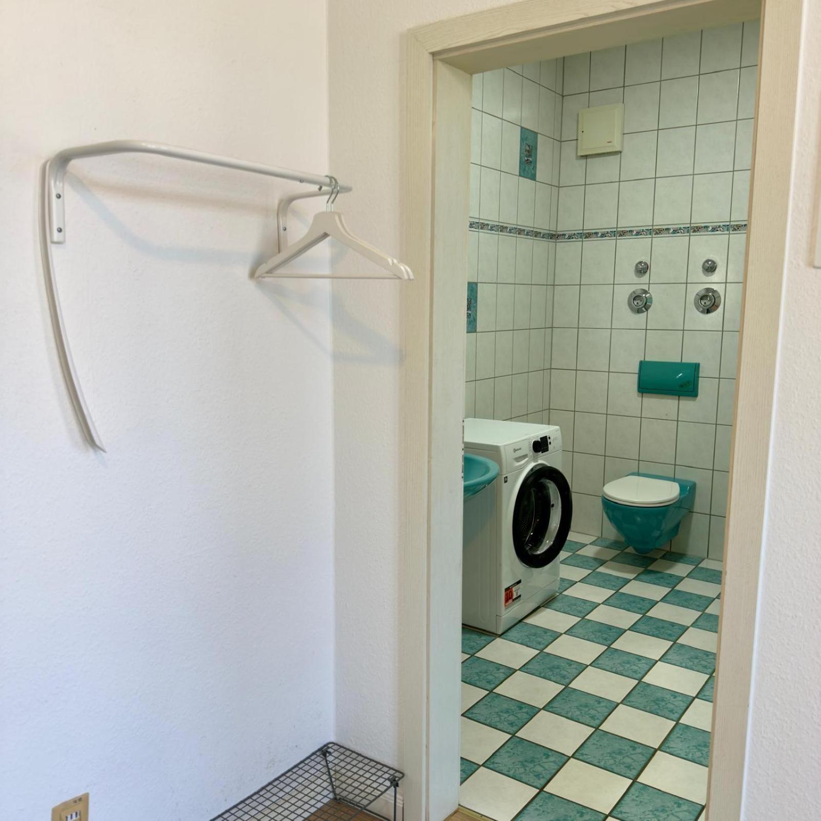 Raha Apartments - Modernes Studio-Apartment - Hbf - Gratis Parkplatz Erfurt Exteriör bild
