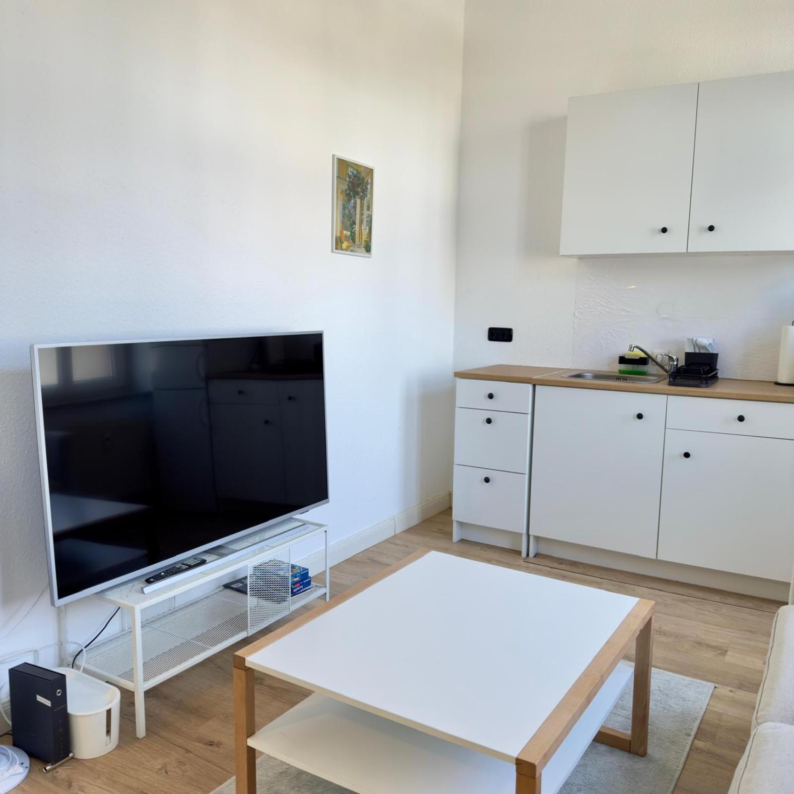 Raha Apartments - Modernes Studio-Apartment - Hbf - Gratis Parkplatz Erfurt Exteriör bild