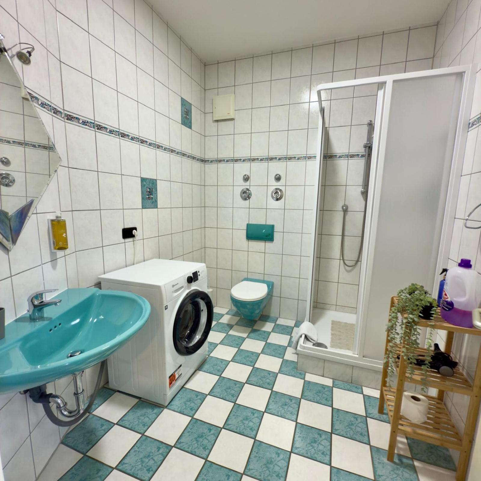 Raha Apartments - Modernes Studio-Apartment - Hbf - Gratis Parkplatz Erfurt Exteriör bild